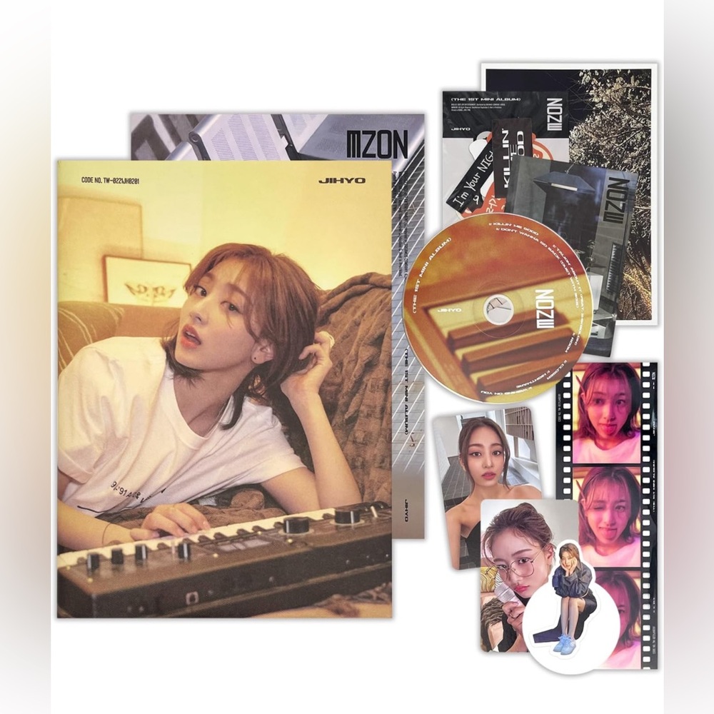 JIHYO - 1st Mini Album [ZONE] (O Ver.) Photobook + CD-R + Photocard + Message Po